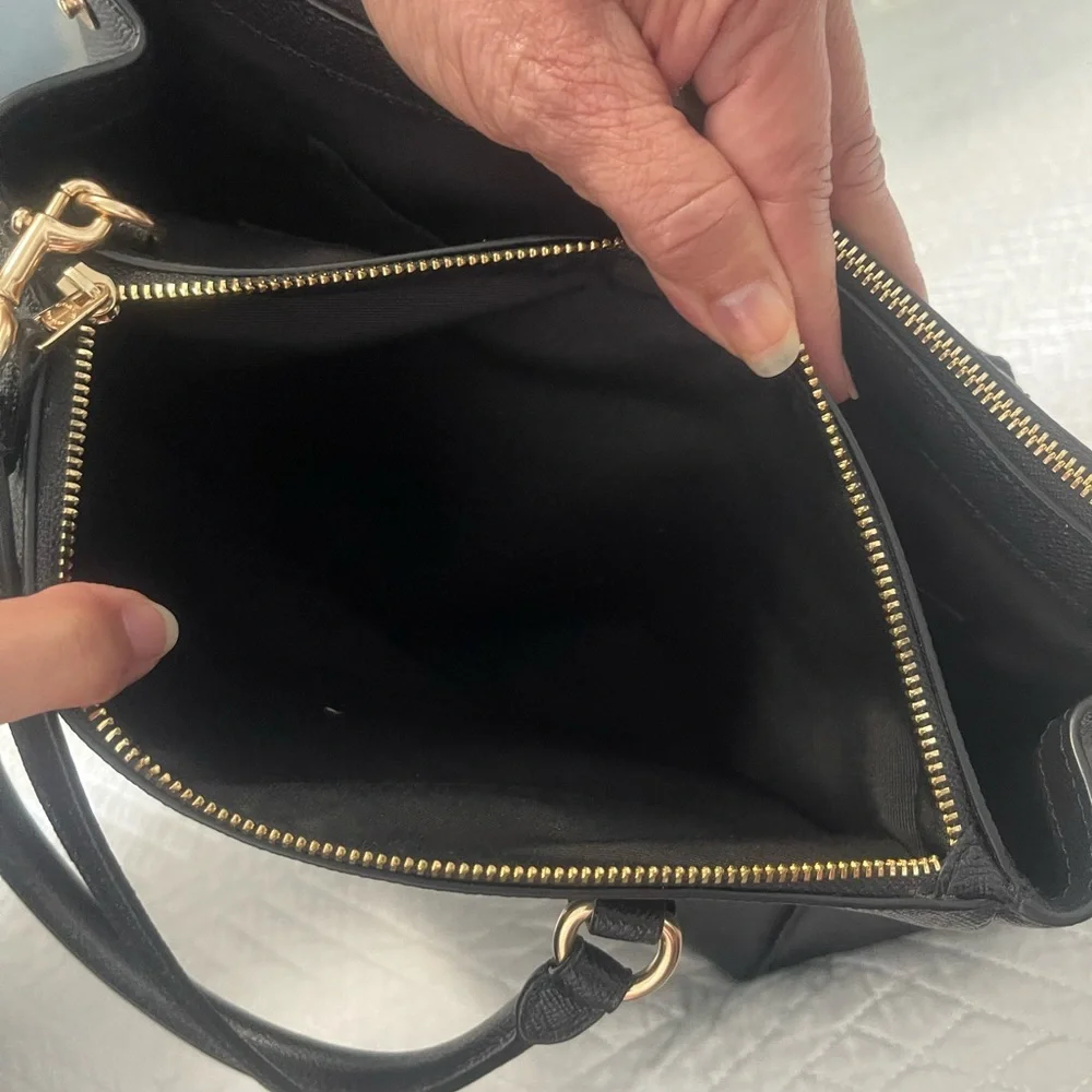 Authentic Coach Surrey Carryall. Style: F44958 - Picture 7 of 12